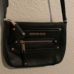black michael kors crossbody bag